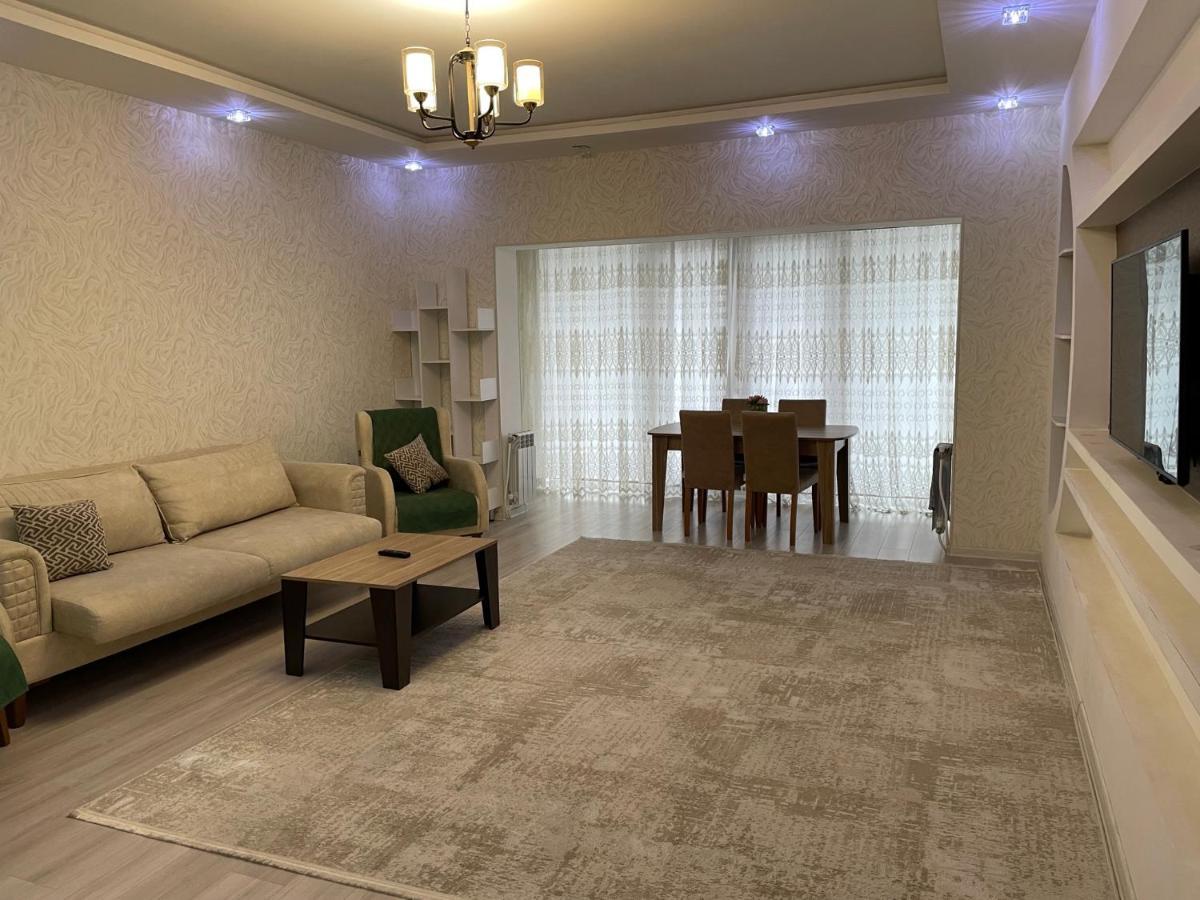 Appartamento Park Azure Luxury Baky Esterno foto