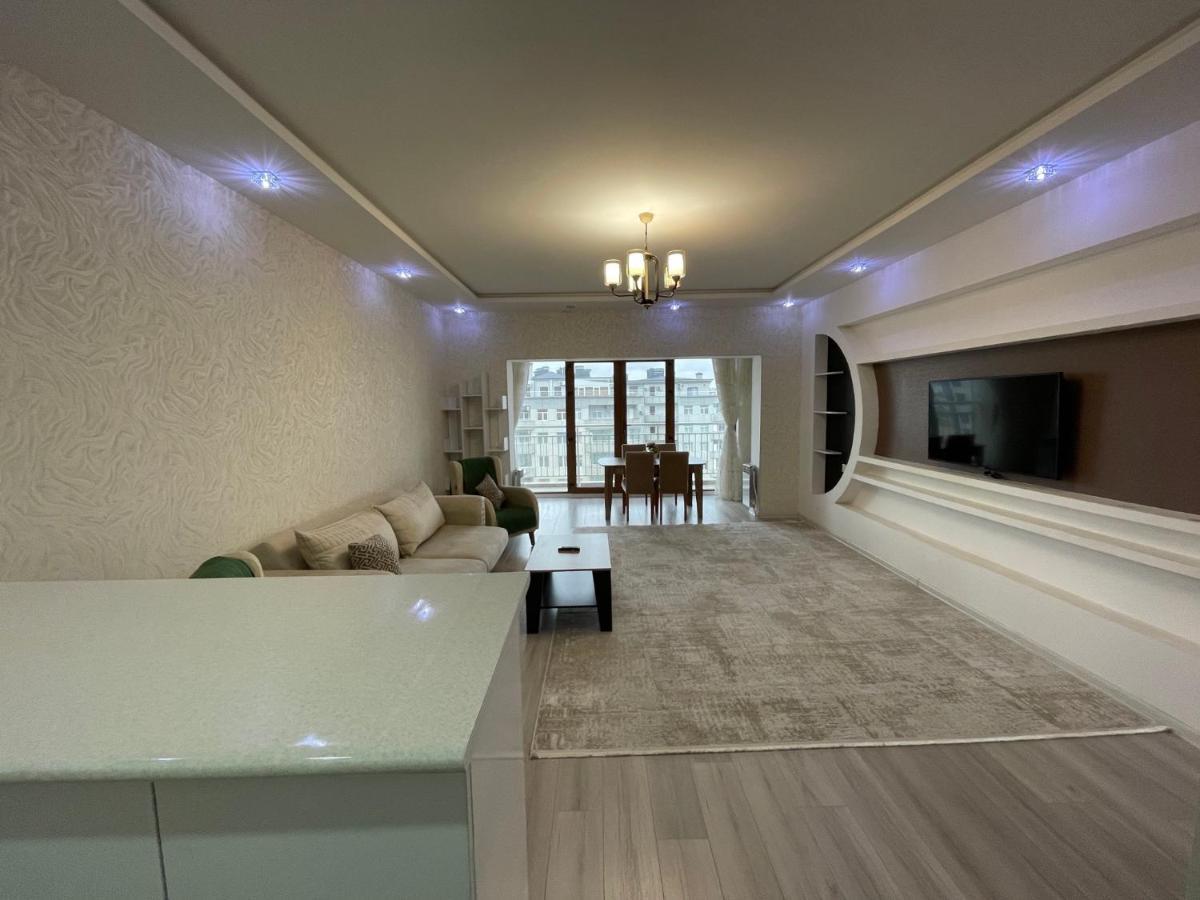 Appartamento Park Azure Luxury Baky Esterno foto